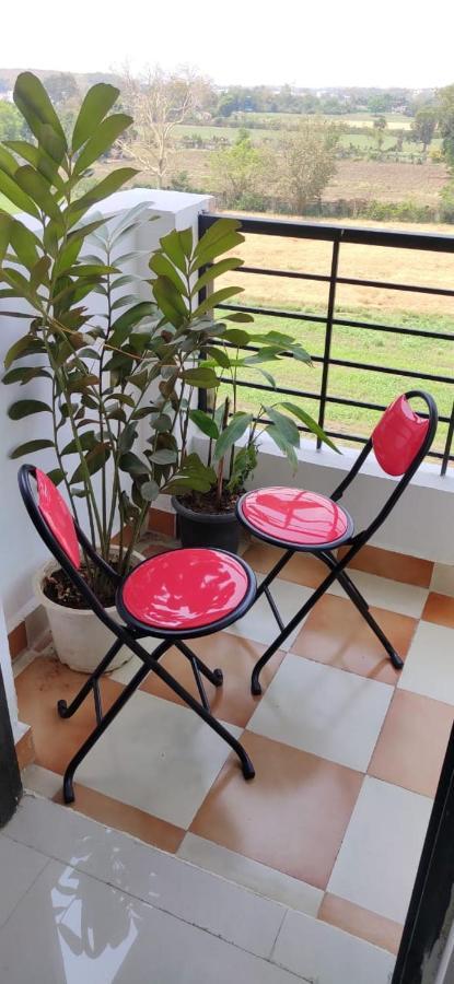 Untrained & Unplanned Apartment Jabalpur Exterior photo